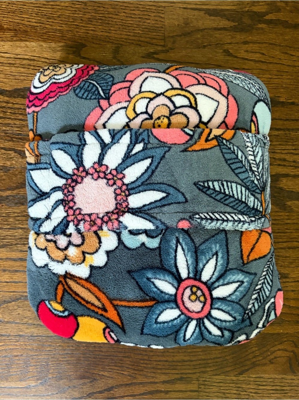 Vera Bradley Fleece Travel Blanket w/Trolley Strap in RETIRED Tropical Evening